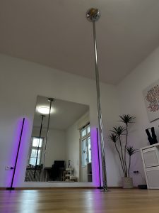 Poledance Raum mit 1 Pole - We love Pole
